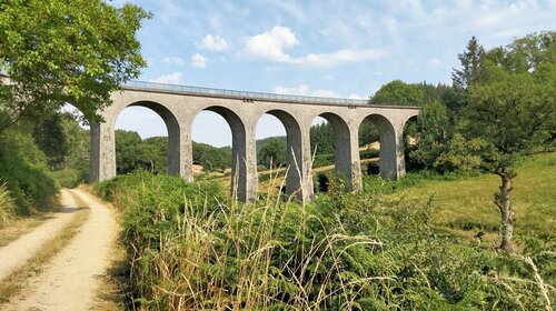 Viaduc, ancienne ligne chemin de fer, tunnel